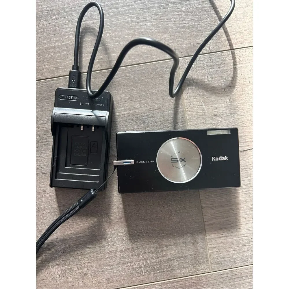 Kodak Easyshare V570 5X Ultra Wide Dual lens Digital Camera works! 5mp digital c